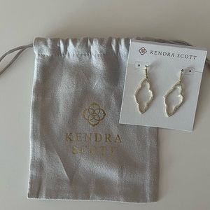 Kendra Scott Abbie Gold Small Open Frame Earrings